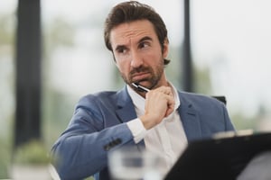 StockSnap_0B9JNUXH33_ManThinking_LookingBack_BP