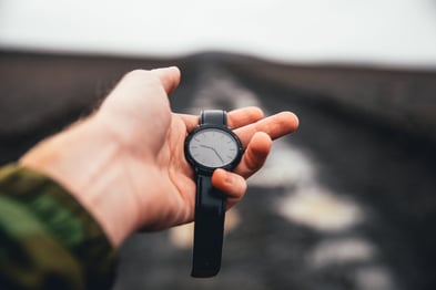 StockSnap_6D8ZSERTAR_manwatch_daylighttime_BP