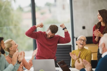 StockSnap_VCL25OYGFY_HappyGroup_DGROI_BP
